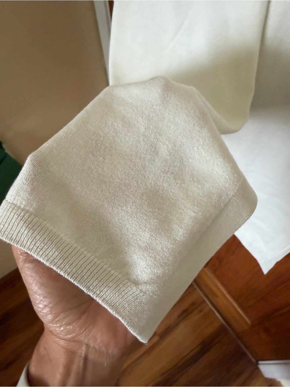 Uniqlo UV Cut Slit Cream Knit Long Cardigan - Picture 3 of 9